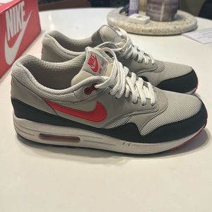 NIKE AIR MAX 1 ESSENTIAL BLUE WHITE RED